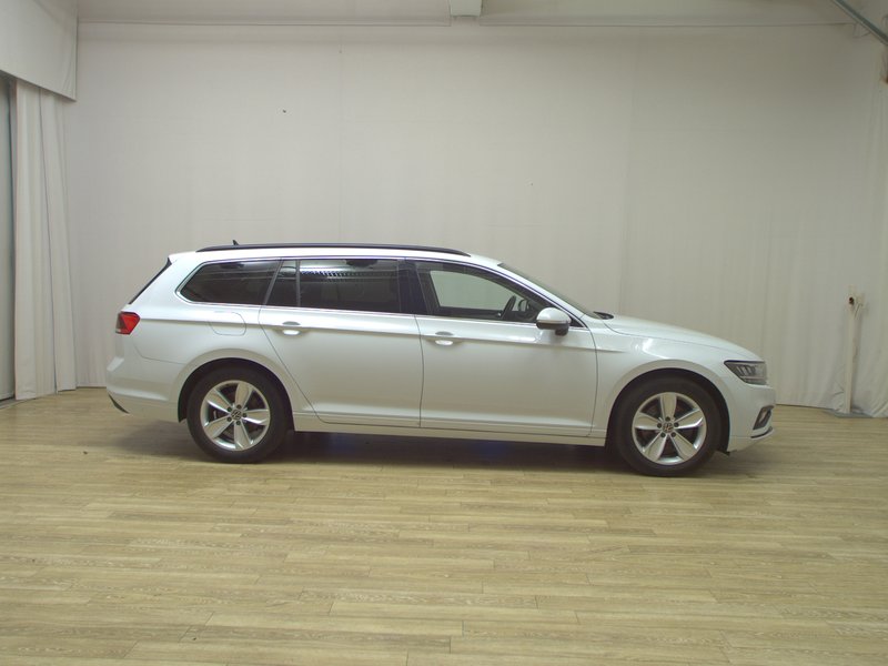 Volkswagen Passat Variant 2.0 TDI automatik Business • ACC • Full LED