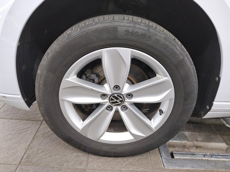 Volkswagen Passat Variant 2.0 TDI automatik Business • ACC • Full LED — 10