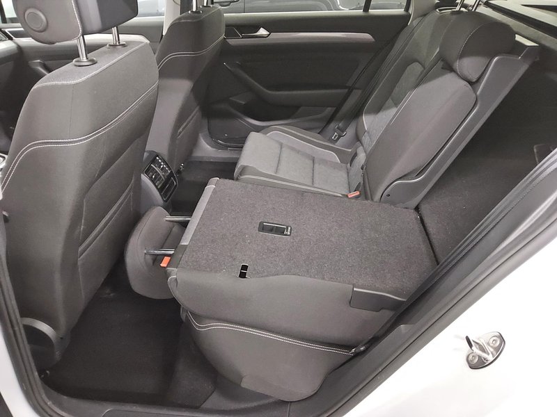 Volkswagen Passat Variant 2.0 TDI automatik Business • ACC • Full LED — 12