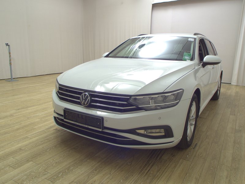 Volkswagen Passat Variant 2.0 TDI automatik Business • ACC • Full LED — 2