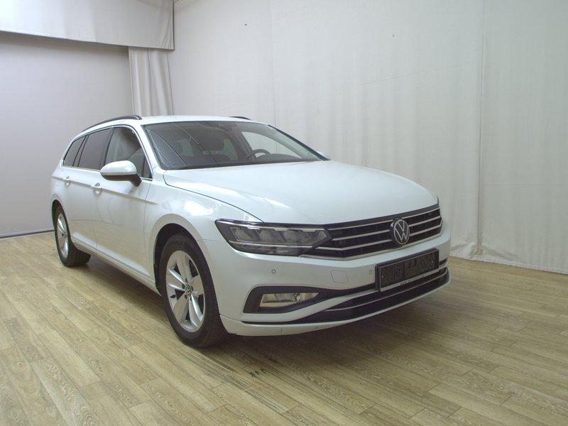Volkswagen Passat Variant 2.0 TDI automatik Business • ACC • Full LED — 3