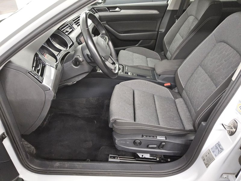 Volkswagen Passat Variant 2.0 TDI automatik Business • ACC • Full LED — 8