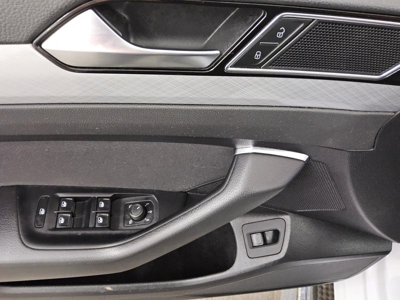 Volkswagen Passat Variant 2.0 TDI automatik Business • ACC • Full LED — 9