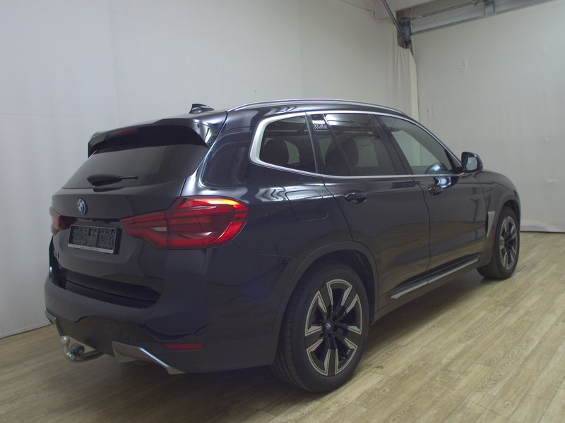BMW iX3 • panorama • ACC — 4
