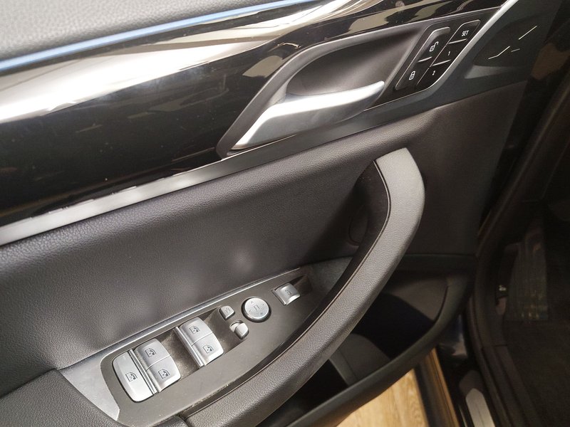 BMW iX3 • panorama • ACC — 5