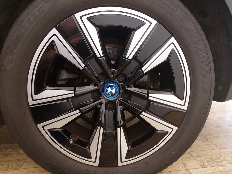 BMW iX3 • panorama • ACC — 8