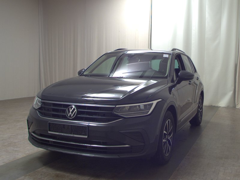 Volkswagen Tiguan 2.0 TDI automatik Life • ACC • bežično punjenje — 2