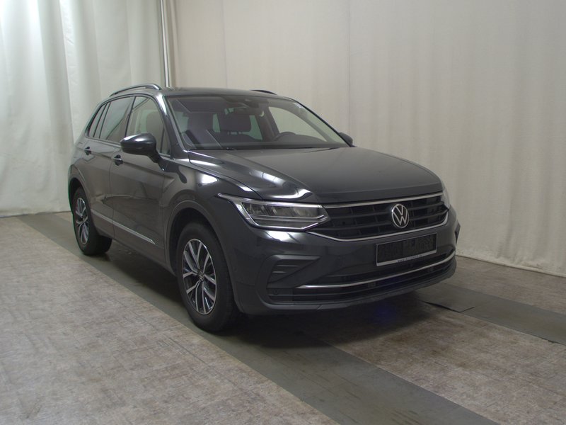 Volkswagen Tiguan 2.0 TDI automatik Life • ACC • bežično punjenje — 3