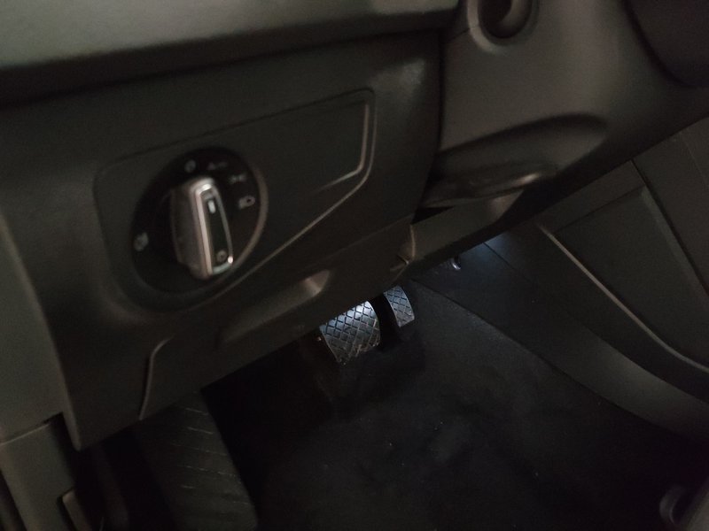 Volkswagen Tiguan 2.0 TDI automatik Life • ACC • bežično punjenje — 7