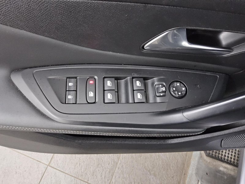 Peugeot 308 1.5 BlueHDi 130 Allure • ACC • LED — 10