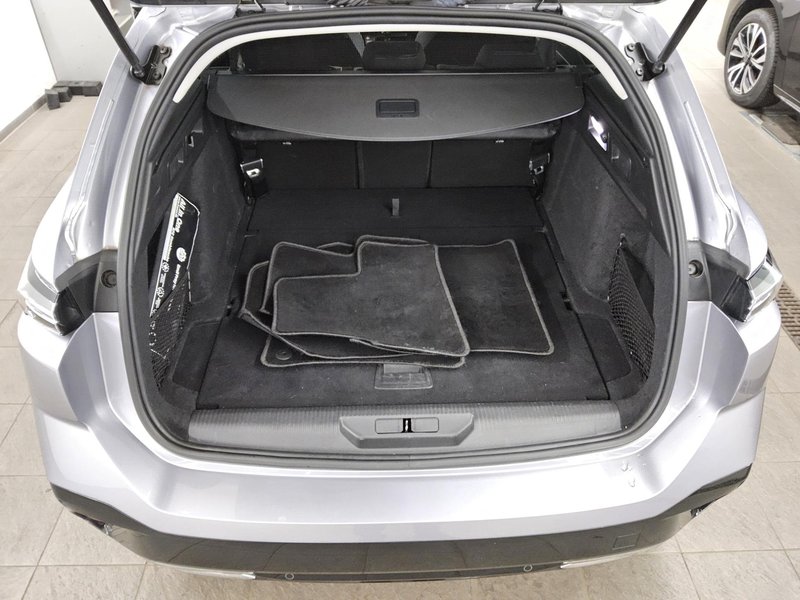 Peugeot 308 1.5 BlueHDi 130 Allure • ACC • LED — 12