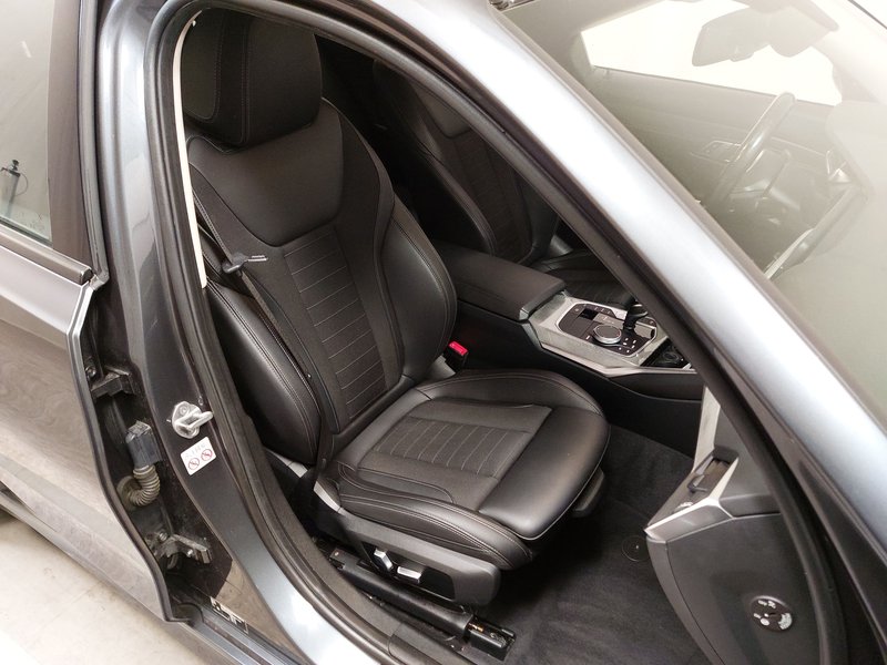 BMW 320d Touring automatik Sport Line • panorama • AHK — 10