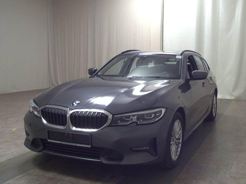 BMW 320d Touring automatik Sport Line • panorama • AHK — 2