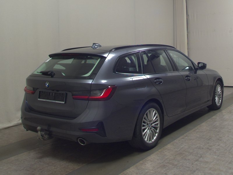 BMW 320d Touring automatik Sport Line • panorama • AHK — 4