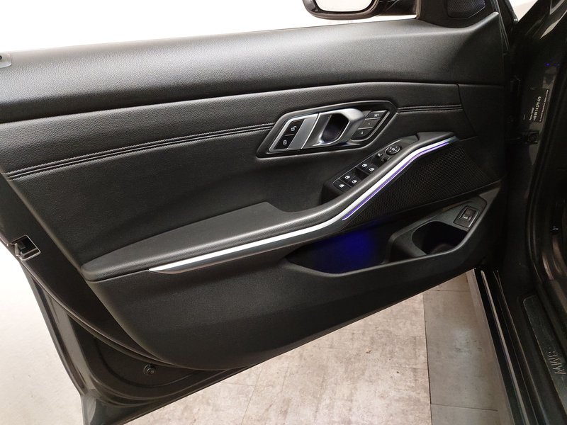 BMW 320d Touring automatik Sport Line • panorama • AHK — 5