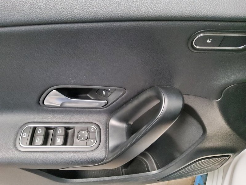 Mercedes-Benz A 180 d automatik • LED • digitalni instrumenti — 10