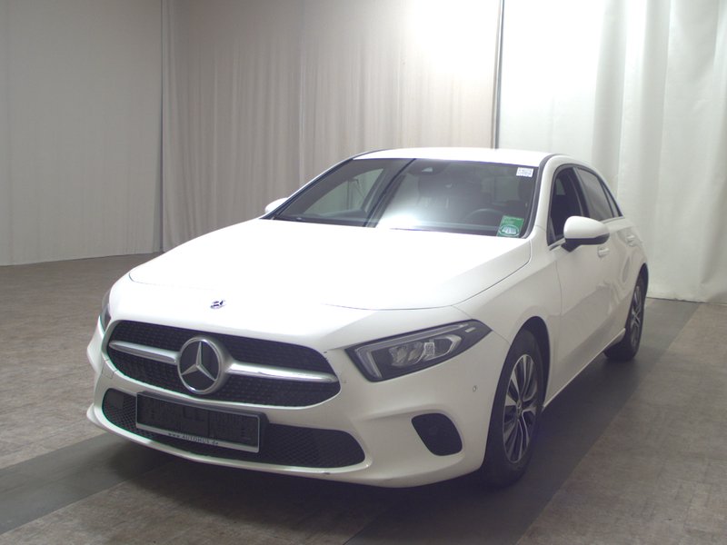 Mercedes-Benz A 180 d automatik • LED • digitalni instrumenti — 2