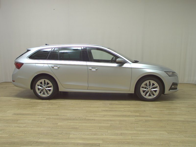 Škoda Octavia Kombi 2.0 TDI automatik Style • AHK • el. peta vrata