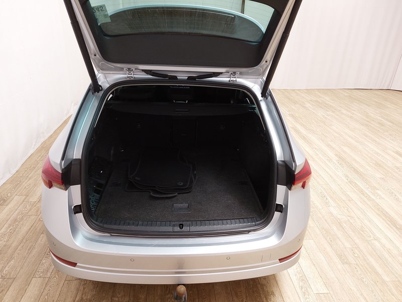 Škoda Octavia Kombi 2.0 TDI automatik Style • AHK • el. peta vrata — 19