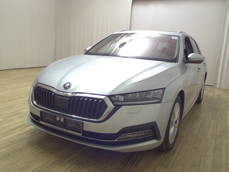 Škoda Octavia Kombi 2.0 TDI automatik Style • AHK • el. peta vrata — 2