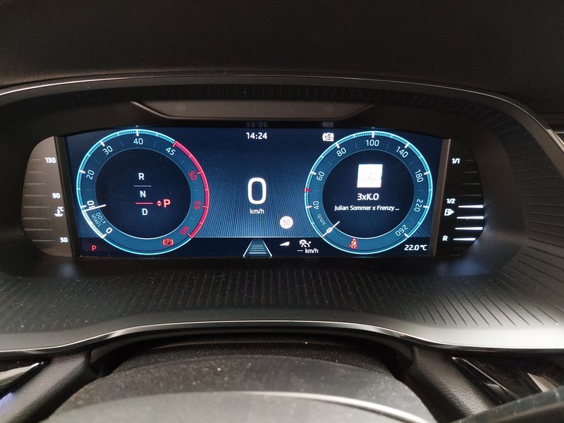 Škoda Octavia Kombi 2.0 TDI automatik Style • AHK • el. peta vrata — 24