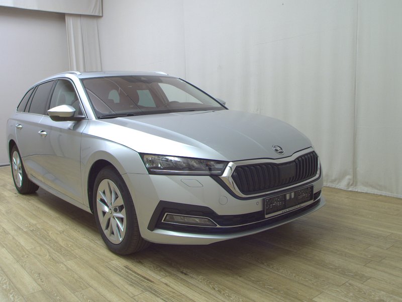 Škoda Octavia Kombi 2.0 TDI automatik Style • AHK • el. peta vrata — 3