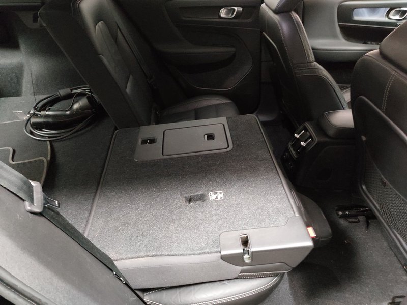 Volvo XC40 T4 Recharge Plus Dark automatik • AHK • Full LED — 11