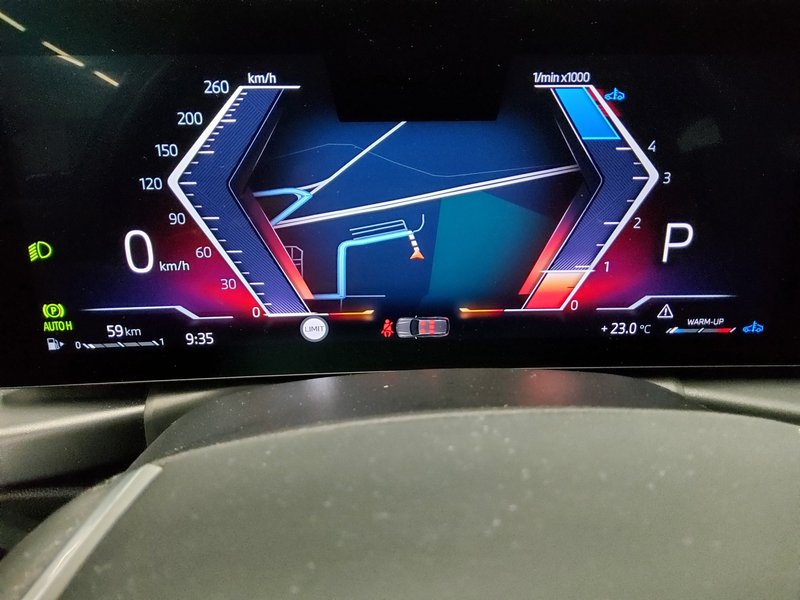 BMW 320d Touring automatik • ACC • LED — 8