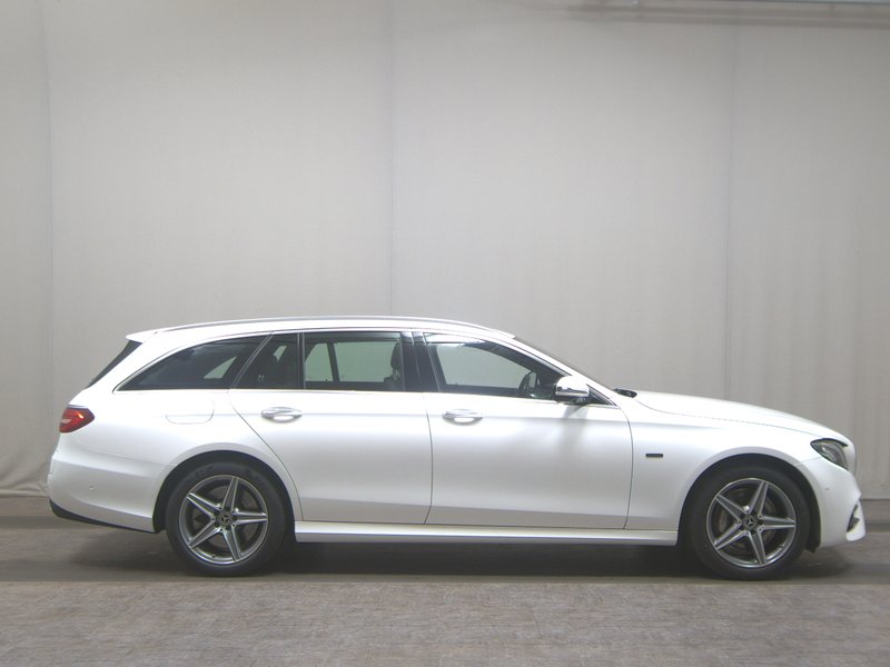 Mercedes-Benz E 300 de karavan automatik AMG Line • HUD • 360° kamera