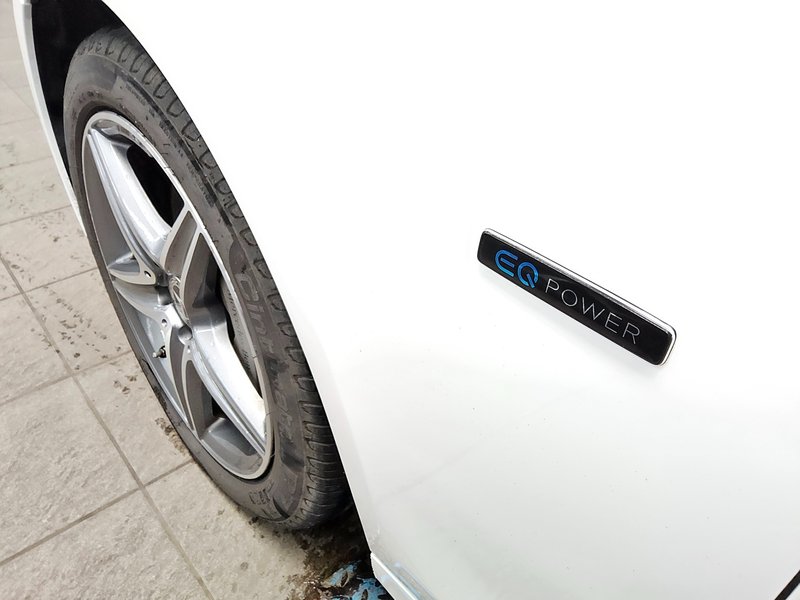 Mercedes-Benz E 300 de karavan automatik AMG Line • HUD • 360° kamera — 11