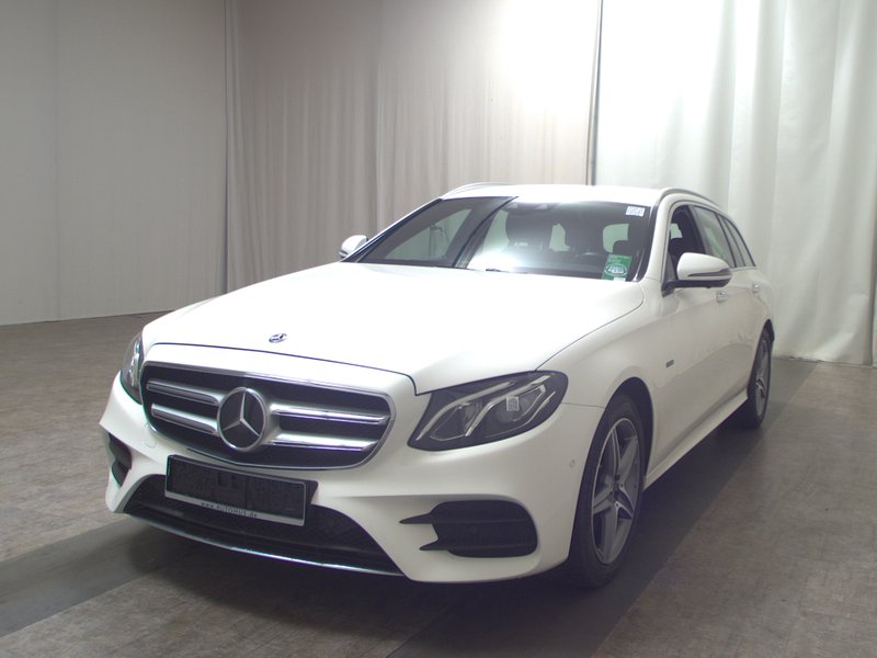 Mercedes-Benz E 300 de karavan automatik AMG Line • HUD • 360° kamera — 2