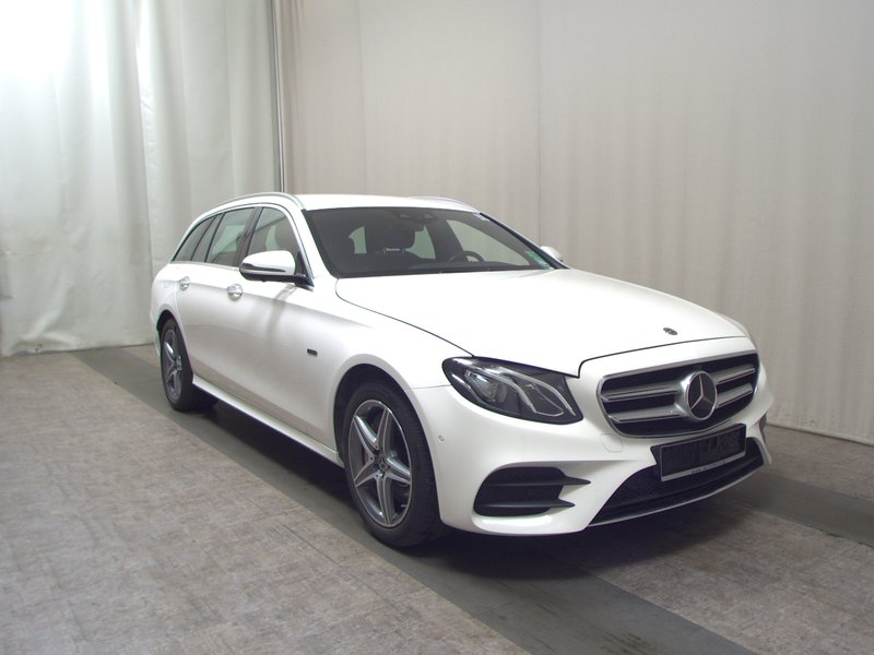 Mercedes-Benz E 300 de karavan automatik AMG Line • HUD • 360° kamera — 3