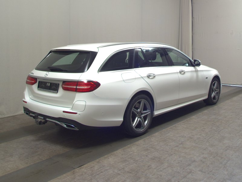 Mercedes-Benz E 300 de karavan automatik AMG Line • HUD • 360° kamera — 4