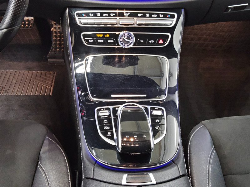 Mercedes-Benz E 300 de karavan automatik AMG Line • HUD • 360° kamera — 6