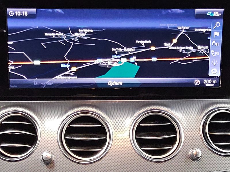 Mercedes-Benz E 300 de karavan automatik AMG Line • HUD • 360° kamera — 7