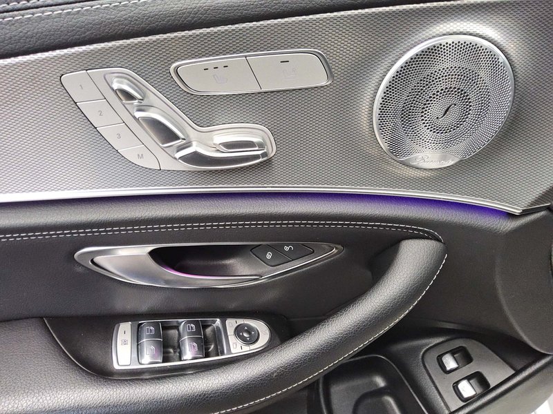 Mercedes-Benz E 300 de karavan automatik AMG Line • HUD • 360° kamera — 9