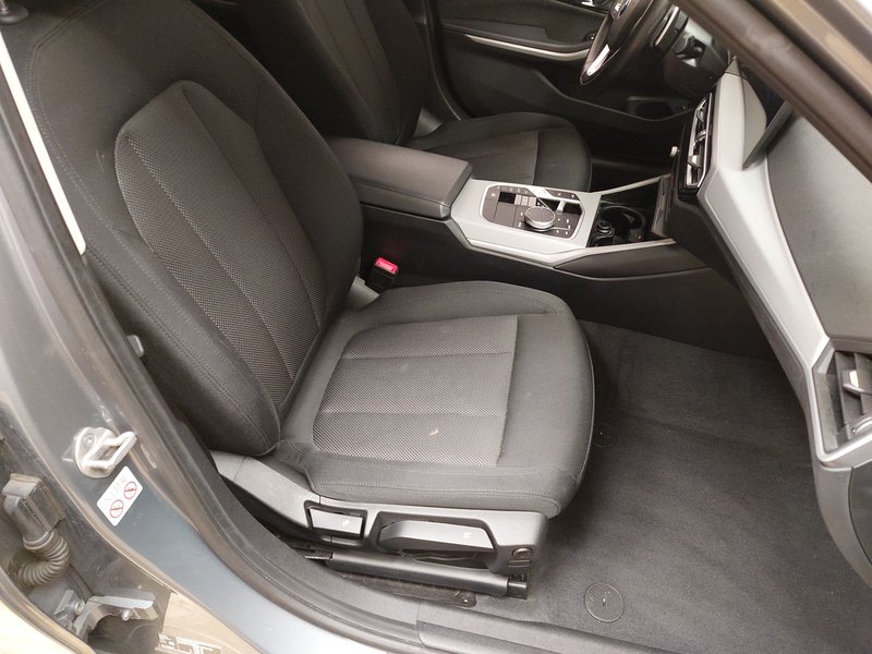 BMW 320d Touring automatik • AHK • Full LED — 10