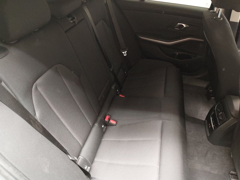 BMW 320d Touring automatik • AHK • Full LED — 12