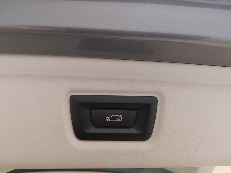 BMW 320d Touring automatik • AHK • Full LED — 18