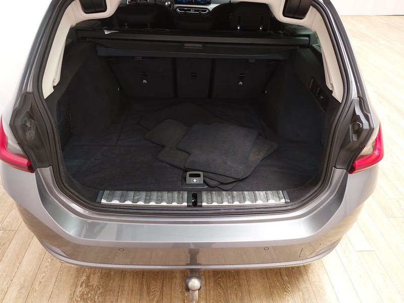BMW 320d Touring automatik • AHK • Full LED — 19