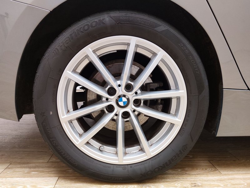 BMW 320d Touring automatik • AHK • Full LED — 8