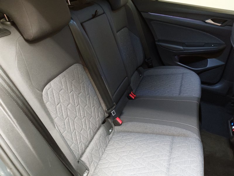 Volkswagen Golf 2.0 TDI automatik Move • ACC • LED — 12