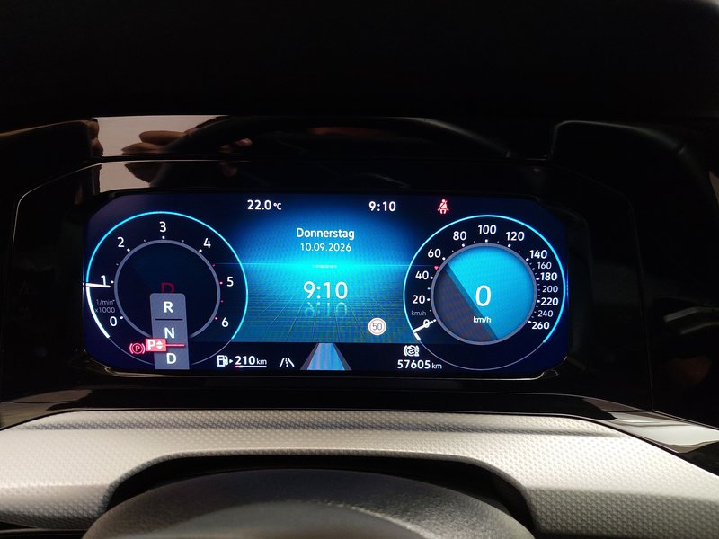 Volkswagen Golf 2.0 TDI automatik Move • ACC • LED — 23