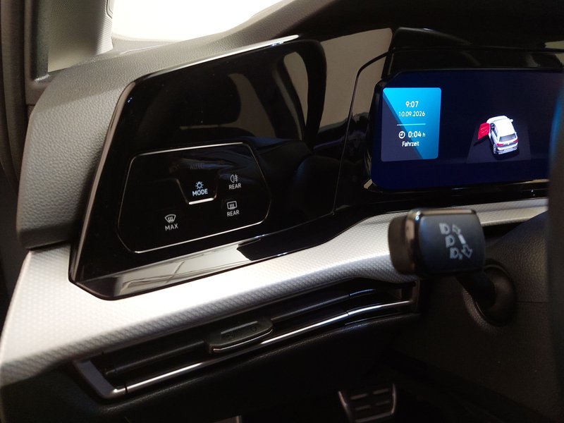 Volkswagen Golf 2.0 TDI automatik Move • ACC • LED — 7