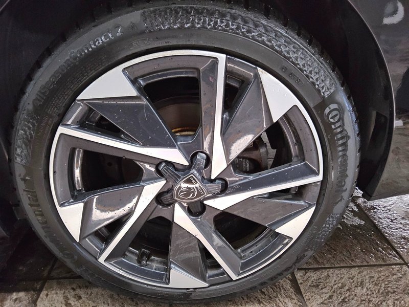 Peugeot 308 1.5 BlueHDI Allure • ACC • LED — 11