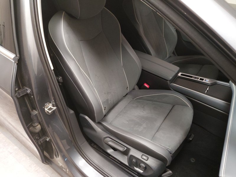 Volkswagen Passat Variant 2.0 TDI Business • ACC • HUD — 10