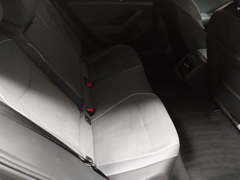Volkswagen Passat Variant 2.0 TDI Business • ACC • HUD — 12