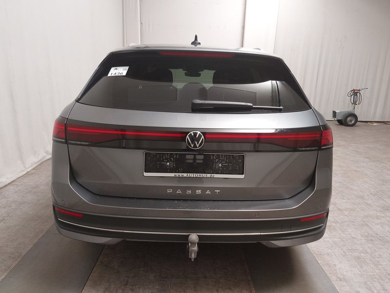 Volkswagen Passat Variant 2.0 TDI Business • ACC • HUD — 14