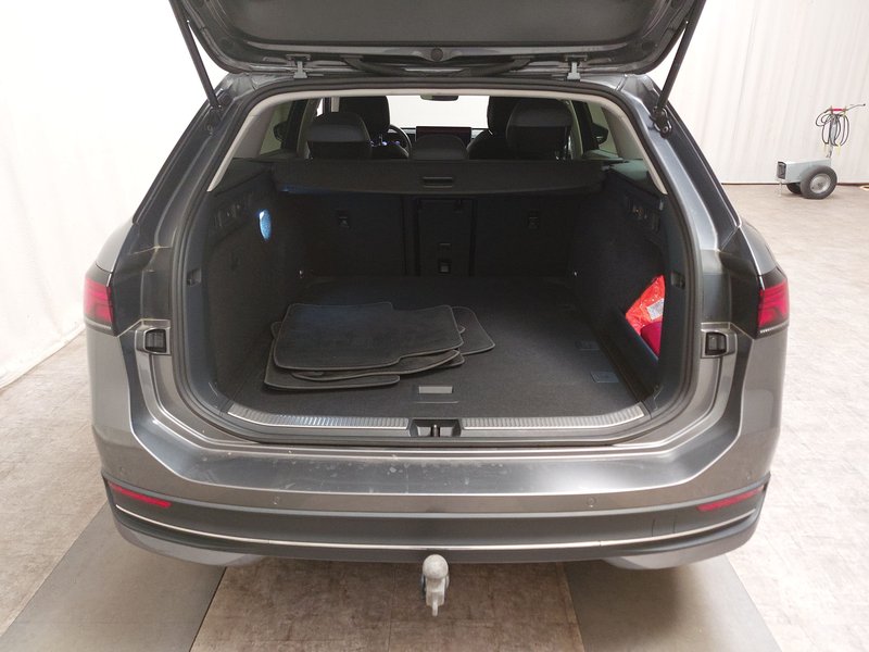Volkswagen Passat Variant 2.0 TDI Business • ACC • HUD — 16