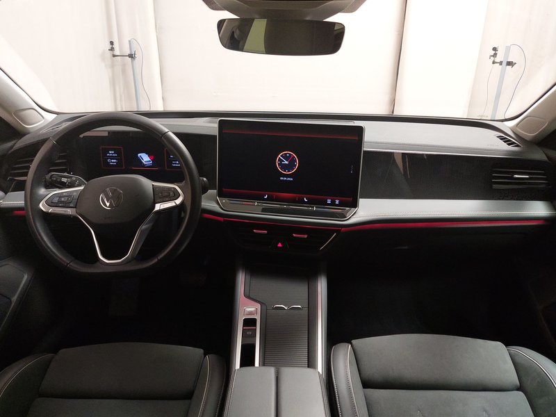 Volkswagen Passat Variant 2.0 TDI Business • ACC • HUD — 17